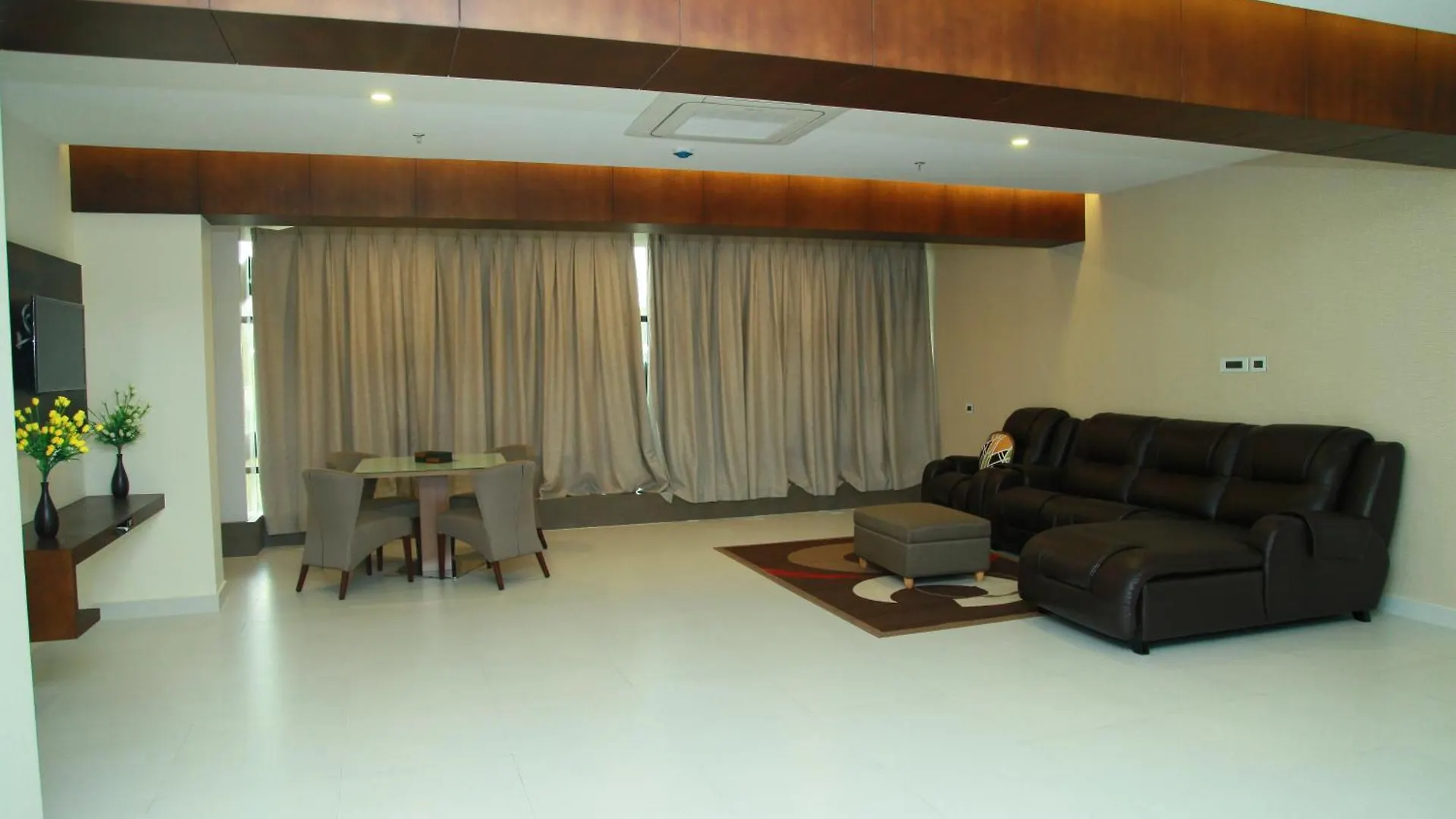Vavas Inn & Suites Perintalmanna